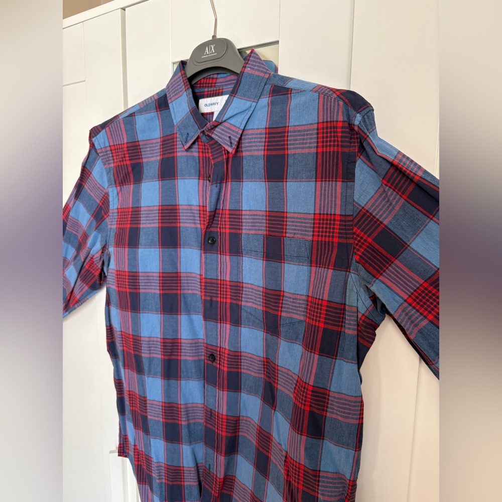 Old Navy Men's Blue and Red Checkered Regular Fit Shirt- Medium